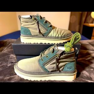 NEW UGG Neumel Zip MLT 1102430 Size 10 Green $105!
